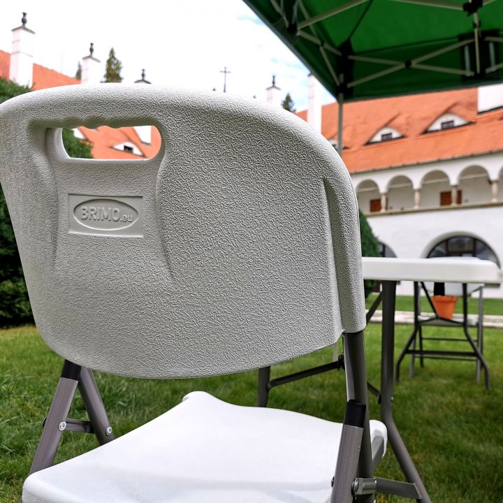 sklopiva stolica bijela